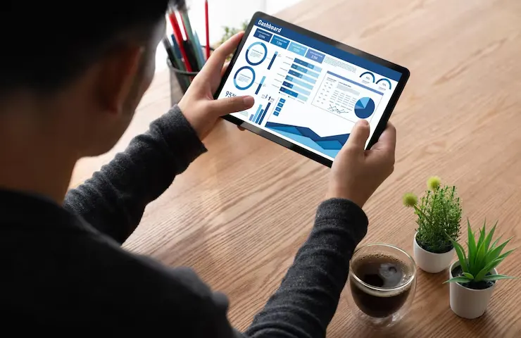 A picture that dispay how with statnexa, seo tracking software you can create reports and dashboards according to your choice